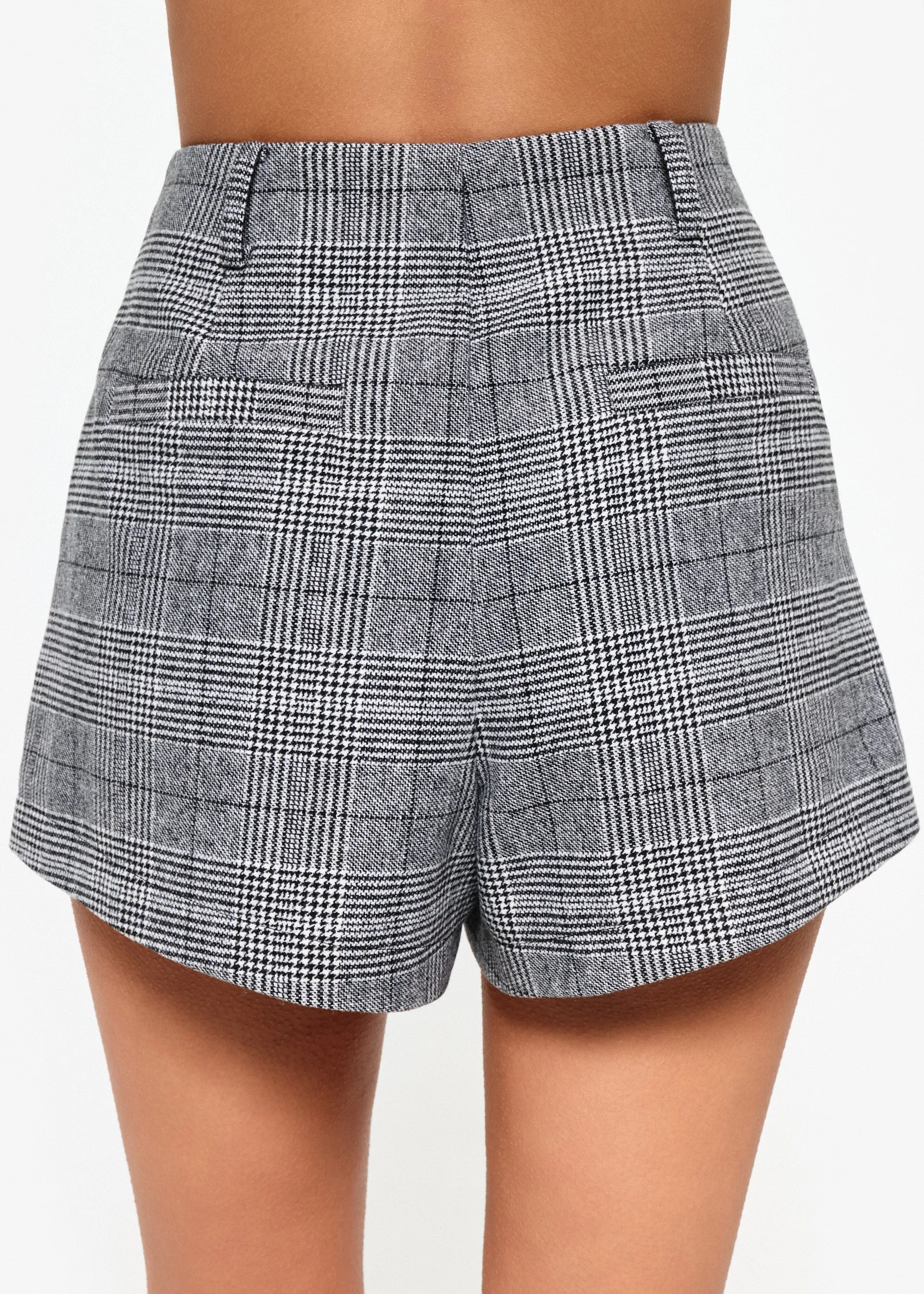 Mattie Short Black/White