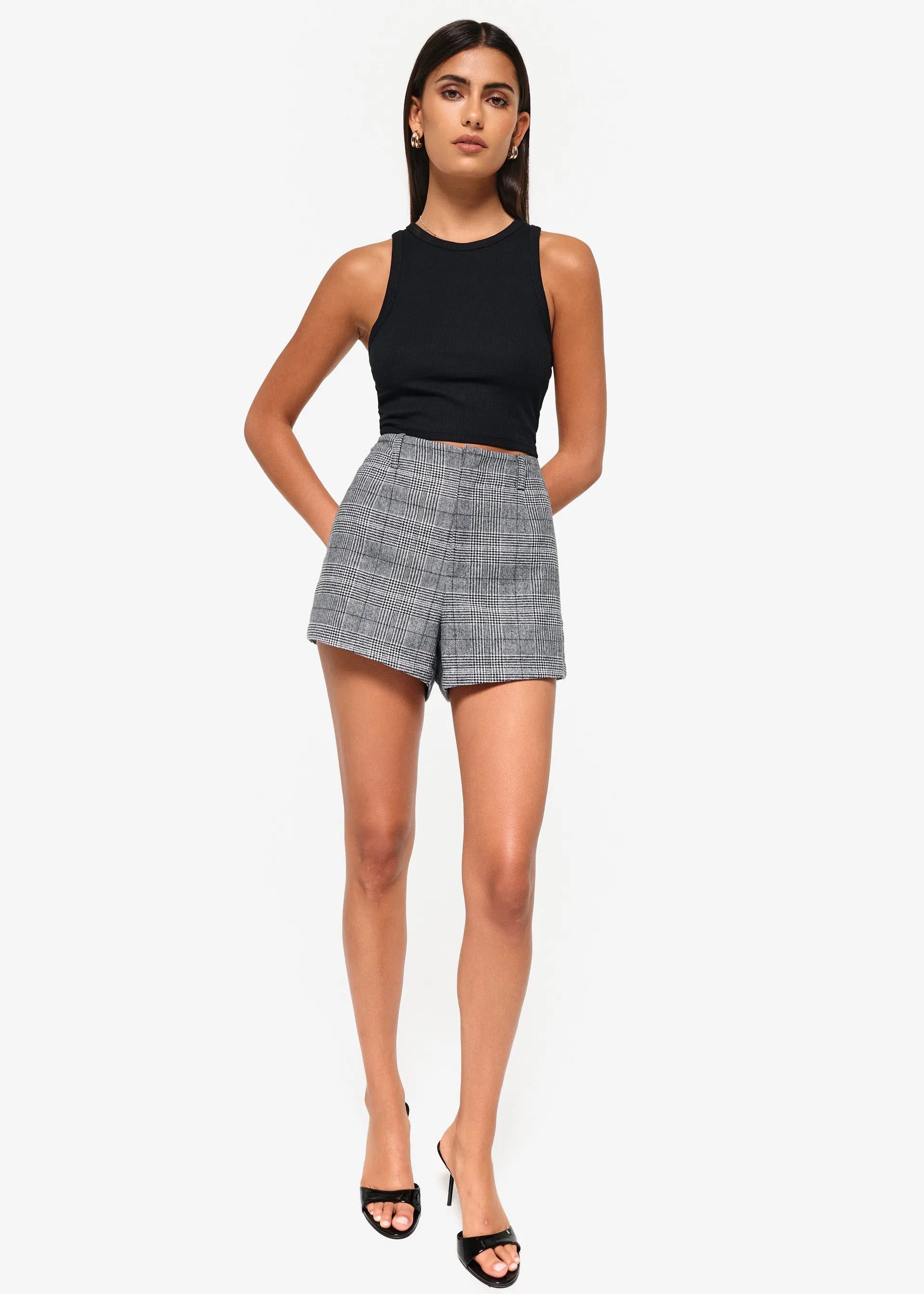 Mattie Short Black/White